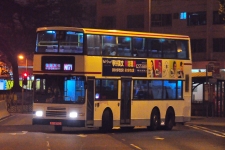 鴨脷洲邨巴士總站出站門