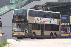 UF7528 @ 42A 由 GM6754 於 西九龍站巴士總站轉出海泓道門(西九出站門)拍攝