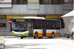 TN5558 @ 595 由 kEi38 於 香港仔巴士總站入站門(香港仔巴總門)拍攝