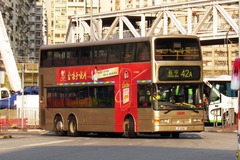 JS8381 @ 42A 由 KU7052 於 佐敦渡華路巴士總站出站梯(佐渡出站梯)拍攝